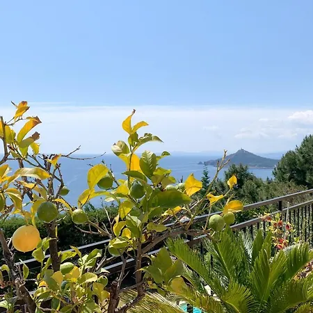Beautiful With Sea View And Pool 度假居